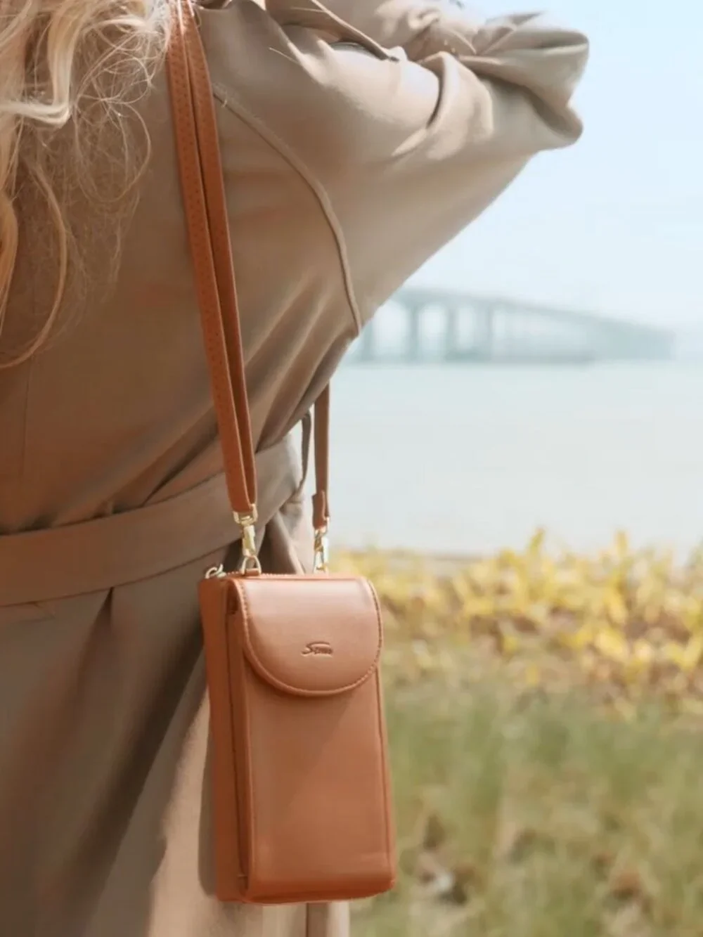 Small Crossbody Bag with RFID Blocking, Phone Pocket, Credit Card Slots
